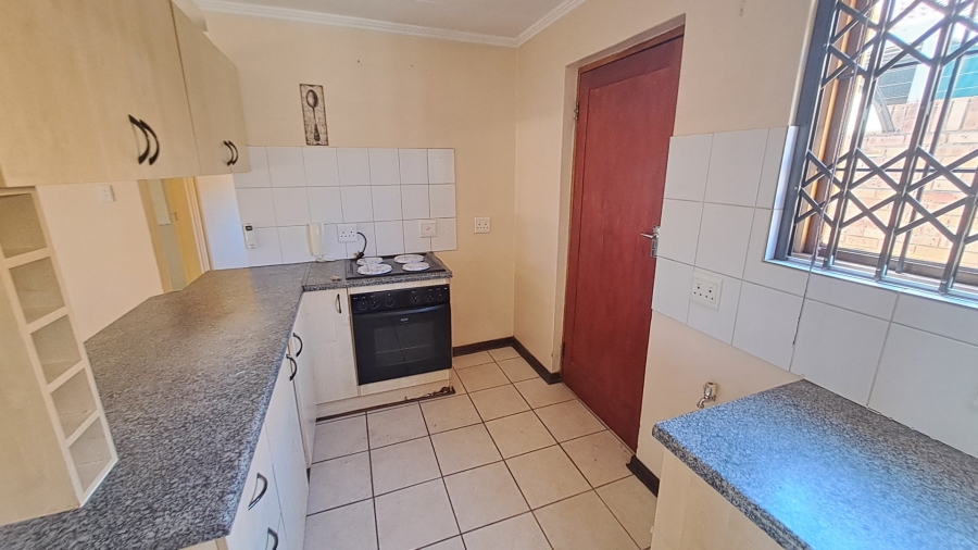 2 Bedroom Property for Sale in Langenhovenpark Free State